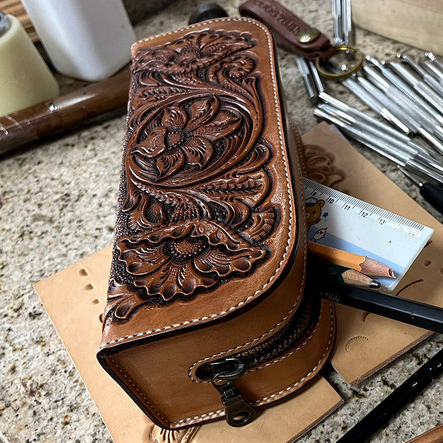 Engraved patterns, structural patterns, and production steps for leather carved stationery bags