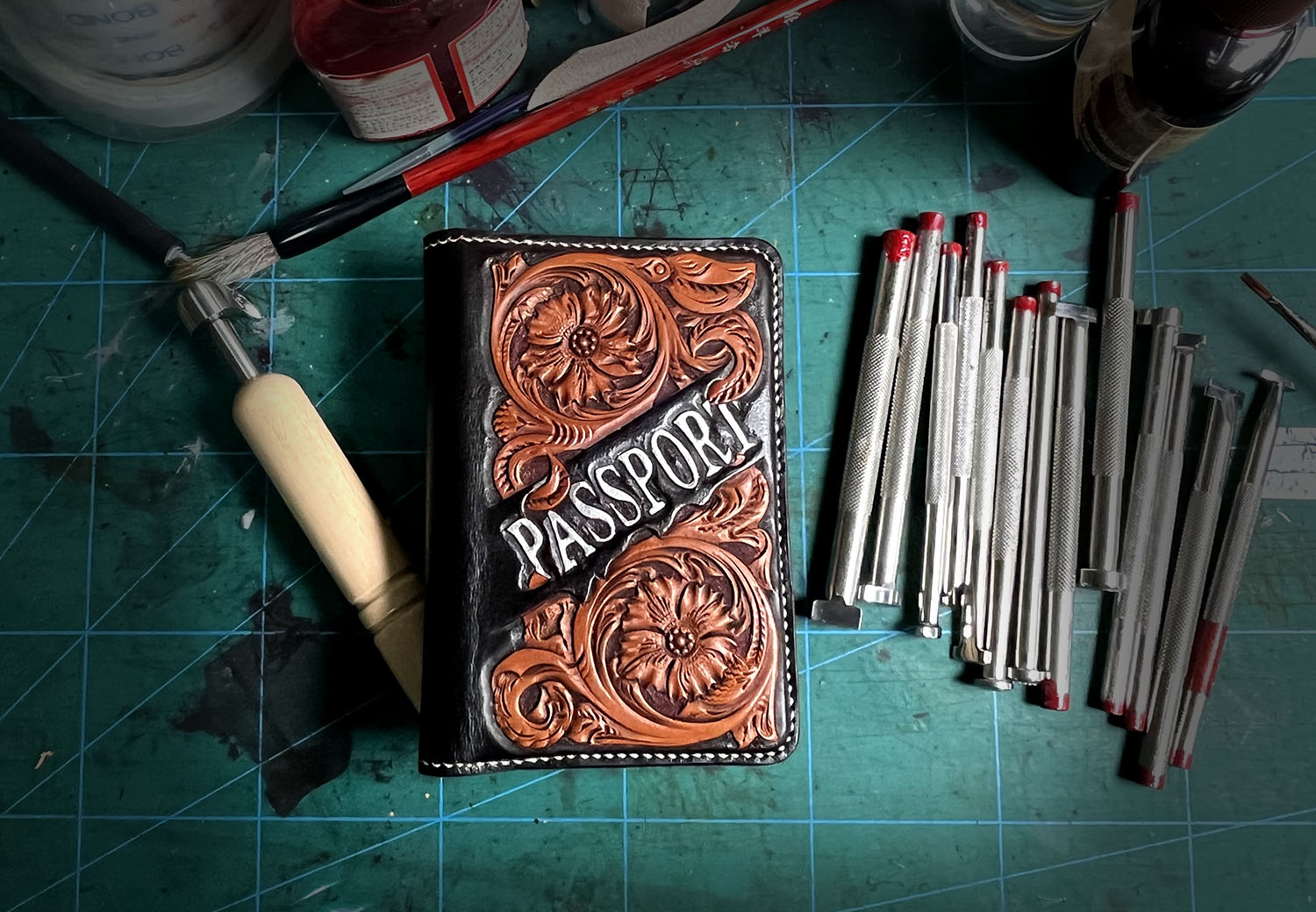 Leather carving pattern and structural pattern of passport cover